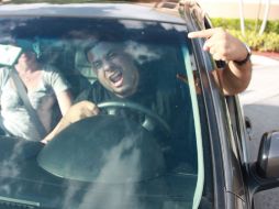 Las personas que vienen discutiendo desde el coche, han terminado en colisión. ESPECIAL  /