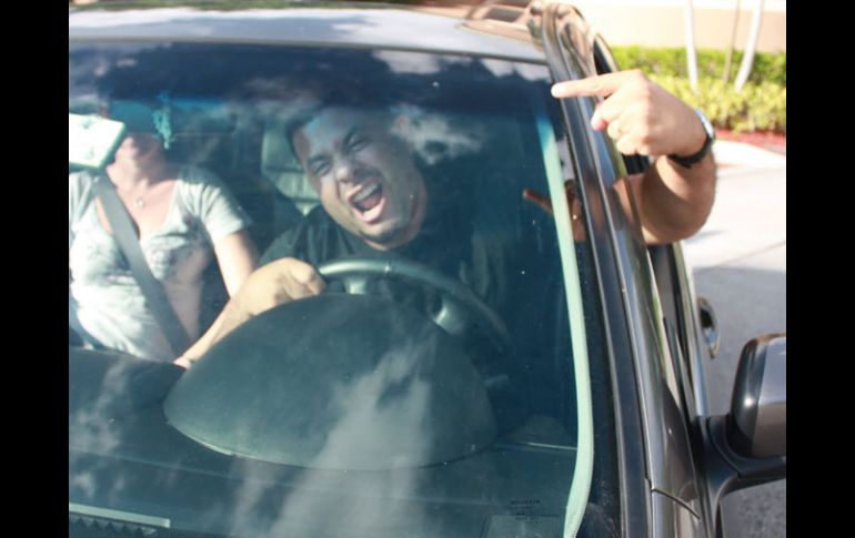 Las personas que vienen discutiendo desde el coche, han terminado en colisión. ESPECIAL  /