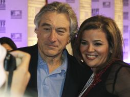 En la imagen, De Niro con una fan. REUTERS  /