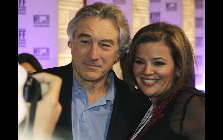 En la imagen, De Niro con una fan. REUTERS  /