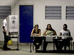 Interior de uno de los colegios electorales de las cinco mil 567 ciudades de Brasil. EFE  /