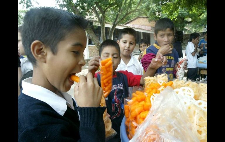 El consumo de botanas es de cuatro kilogramos por mexicano en promedio al año. J. HERNÁNDEZ  /