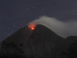 El volcán volvió a hacer erupción tras haber iniciado su actividad la semana pasada. AP  /