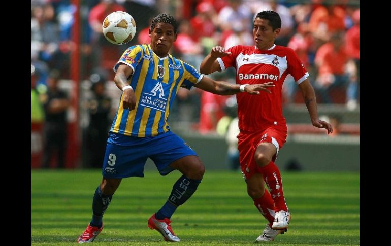 Michael Arroyo durante el duelo ante el Toluca en donde otorgó la victoria al San Luis. MEXSPORT  /