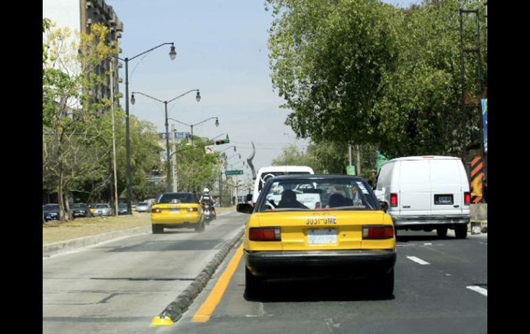 Rafael Yerena pretende que se institucionalice la tarifa de los taxis de acuerdo a la situación económica. ARCHIVO  /