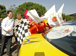 Ayer se pegaron 500 calcomanías ''Yo soy Panamericano'' a igual número de taxis. E. BARRERA  /