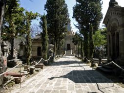 La propuesta de los recorridos contempla tres rutas distintas para visitar el cementerio, ubicado en la calle de Belén. E. BARRERA  /