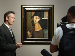 ''Nu assis sur un divan (La Belle Romaine)'' de Amedeo Modigliani se vendió por 68.9 millones de dólares. EFE  /