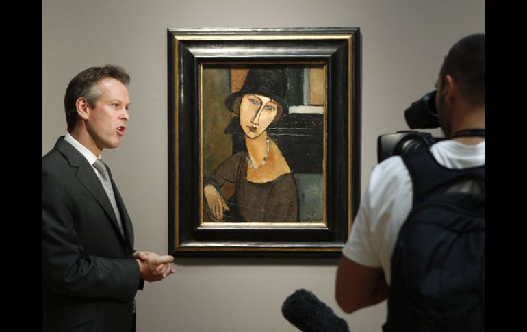 ''Nu assis sur un divan (La Belle Romaine)'' de Amedeo Modigliani se vendió por 68.9 millones de dólares. EFE  /