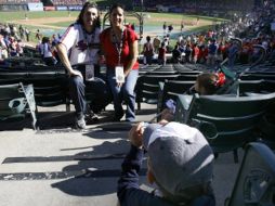 Pocos aficionados se interesaron en el juego final. EFE  /