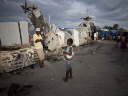 Haitianos en el campo de desplazados de Aviation, en Puerto Príncipe. EFE  /