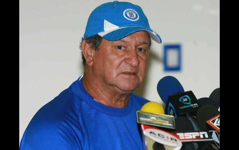 El técnico del Cruz Azul Enrique Meza asegura que ante Guadalajara tendrán mucho respeto. MEXSPORT  /