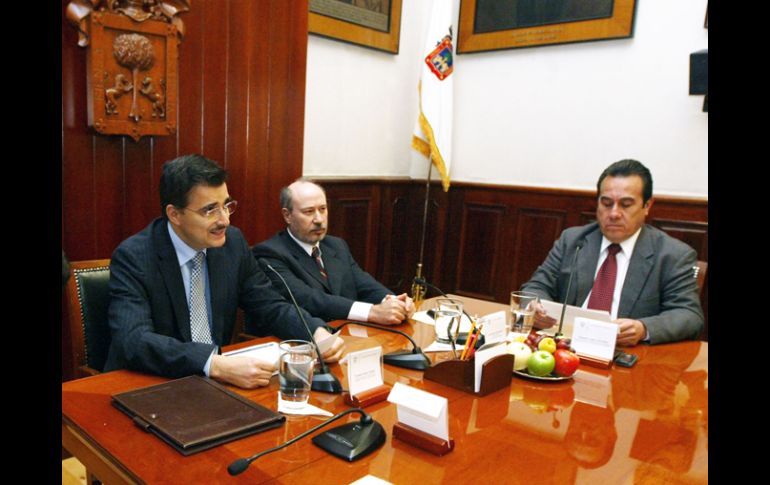 Reunión de la Comisión de Hacienda de la Universidad, con el rector del CUCEA, Tonatiuh Bravo Padilla. E. BARRERA  /