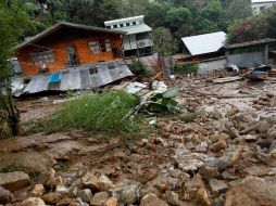 Avalancha de lodo y rocas cayó en la madrugada desde lo alto del cerro Pico Blanco. REUTERS  /