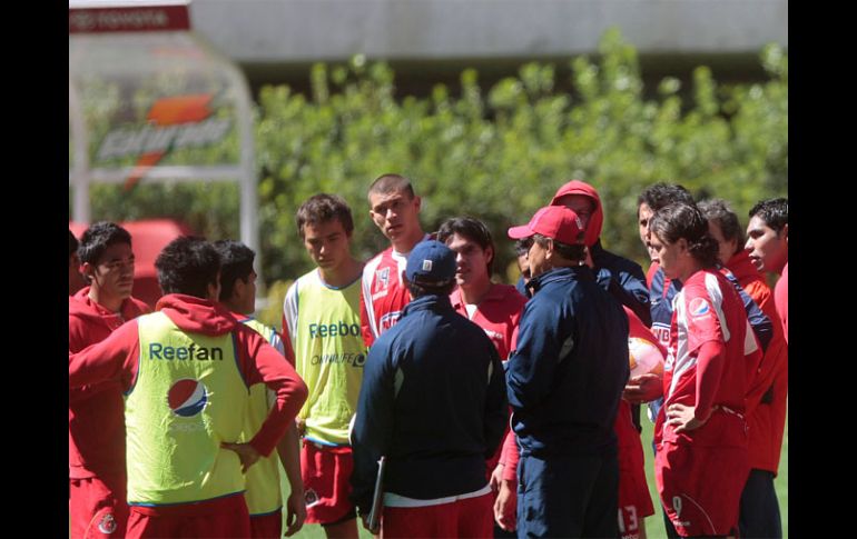 Chivas entrenó en su nueva casa, de cara al cotejo ante Cruz Azul,  mañana por la noche. MEXSPORT  /