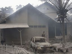 Las cenizas volcánicas cubren varios poblados cercanos al Merapi. AP  /