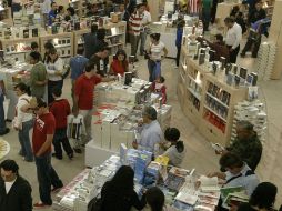 El Salón de Derechos incluye 90 mesas de trabajo. A. CAMACHO  /