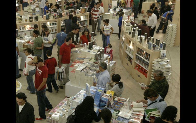 El Salón de Derechos incluye 90 mesas de trabajo. A. CAMACHO  /