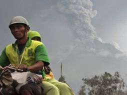 Un pequeño hospital al pie de la montaña atiende a los sobrevivientes. AP  /