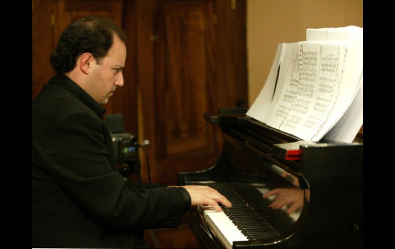 El pianista ha ganado el primer lugar 1996 en el 'Concurso Internacional de Piano Bartók-Kabalevsky'. ARCHIVO  /