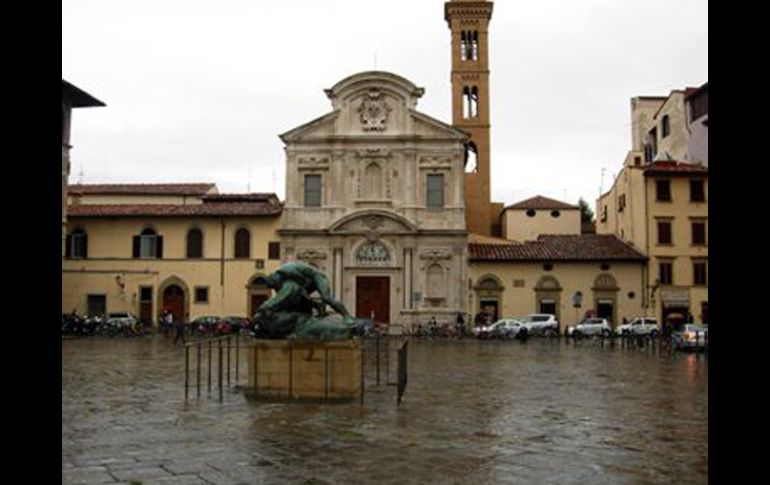 La iglesia Ognissanti de Florencia exhibe un crucifijo del siglo XIV atribuido a Giotto. ESPECIAL  /