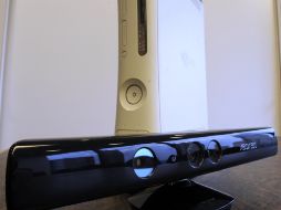 Un conjunto de cámaras, sensores de movimiento y sonido recogen los movimientos del usuario, en el nuevo Kinect. AP  /