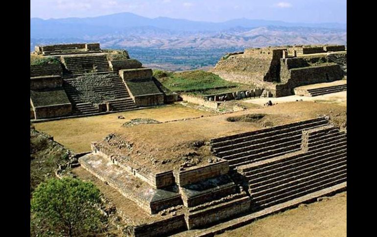 Para llegar a Monte Albán es necesario subir una extensa colina y dejarse sorprender por sus centros ceremoniales. ESPECIAL  /