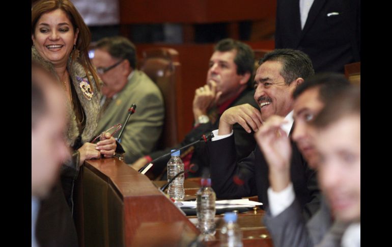 El diputado Roberto Marrufo (derecha), junto a la diputada Patricia Retamoza. A. GARCÍA  /