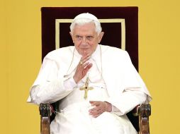 El Papa Benedicto XVI en su despedida tras finalizar su visita a España. EFE  /