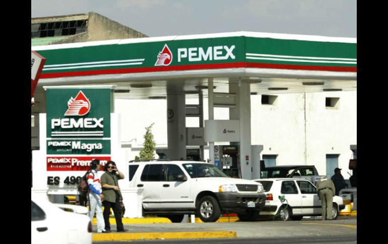 El otorgamiento de contratos a la iniciativa privada tiene el objetivo de mejorar la producción de Pemex. ARCHIVO  /