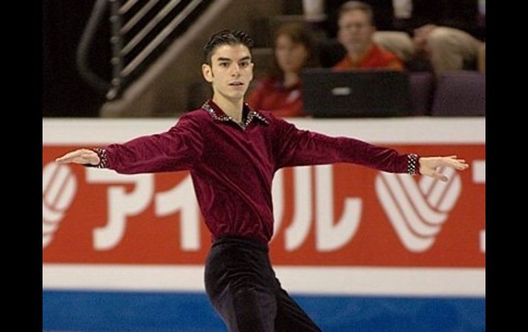 El actual campeón nacional de patinaje artístico sobre hielo, Humberto Contreras se retira del patinaje amateur. ESPECIAL  /