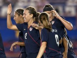 Las jugadoras estadounidenses celebran su victoria sobre Costa Rica. MEXSPORT  /