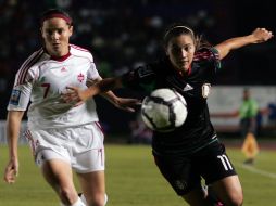 Lydia Nayeli buscando el gol del empate para el conjunto mexicano. JAMMEDIA  /