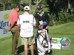 Rafael Alarcón, Andrés Conesa y Lorena Ochoa durante la práctica de la tapatía en el Guadalajara Country Club. G. DESENTIS  /