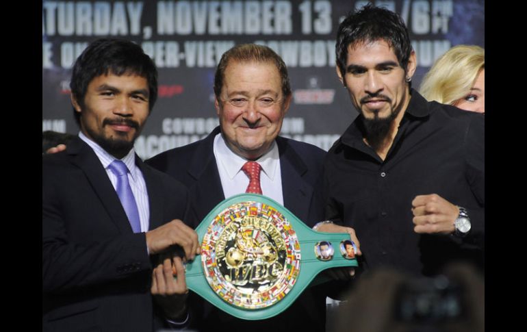 Manny Pacquiao (i) y Antonio Margarito (d), en la conferencia de prensa de hoy. EFE  /