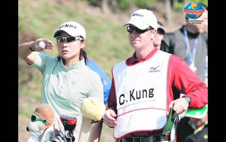 El equipo de Candie Kung (izq.) ganó el Pro-Am con score de 55 golpes, 17 abajo del par de campo. GETTY IMAGES  /