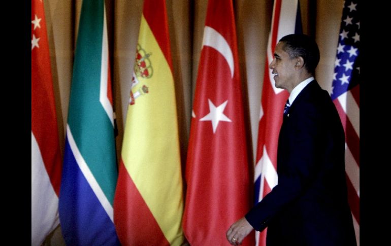 Obama a su llegada al Museo Nacional de Corea donde cenaron los participantes de la Cumbre G-20. EFE  /