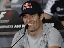 El piloto australiano Mark Webber atendiendo a la prensa. AFP  /