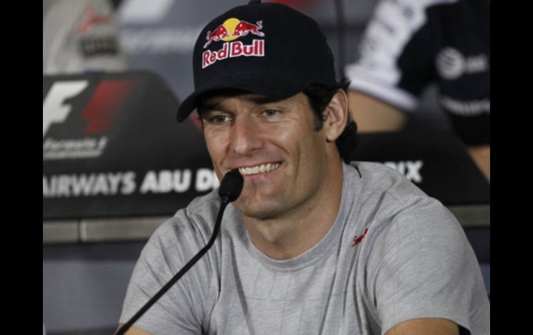 El piloto australiano Mark Webber atendiendo a la prensa. AFP  /