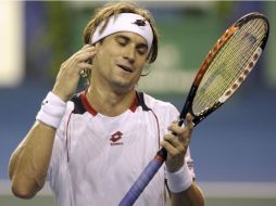 El tenista español David Ferrer lamentándose por su derrota. EFE  /