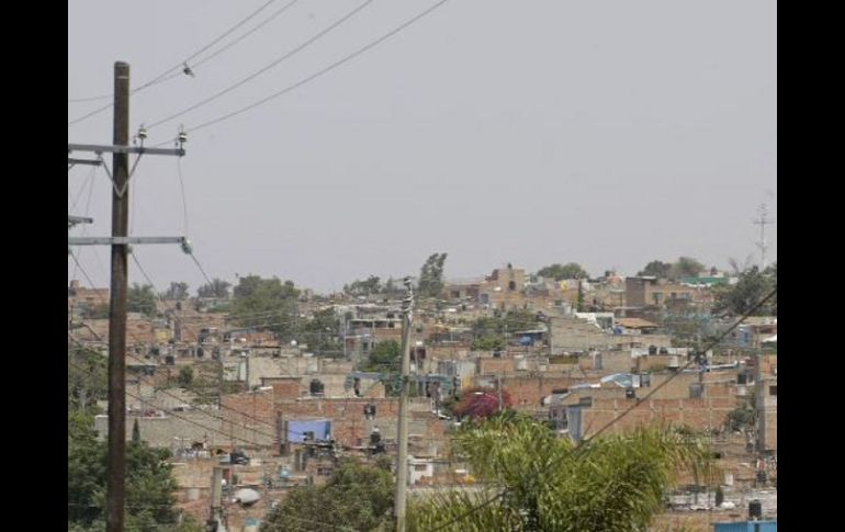 Aspecto de la contaminación atmosférica en la zona Oblatos en Guadalajara. ARCHIVO  /