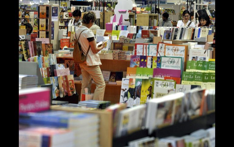 El evento literario cuenta con un total de 50 mil títulos de libros en exhibición, obras de teatro y conciertos musicales. EFE  /