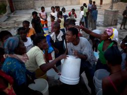 Escasez de agua genera tensión entre haitianos. AP  /