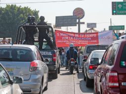 Bloqueo realizado por la UdeG en la Glorieta del Charro. S. NÚÑEZ  /