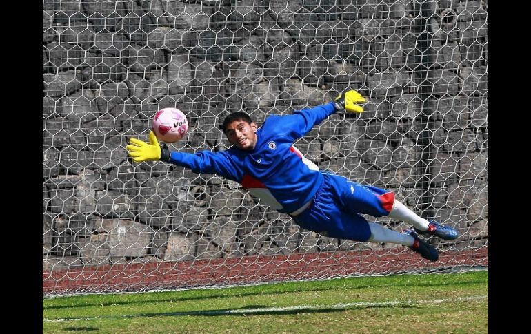 El portero Jesús Corona en un entrenamiento con el Cruz Azul. MEXSPORT  /