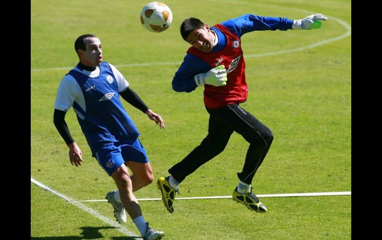 Los jugadores del Cruz Azul entrenando para defender el liderato en la última fecha. MEXSPORT  /