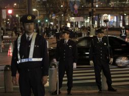 Japón desplegó un impresionante dispositivo policial, con 21 mil efectivos. AP  /