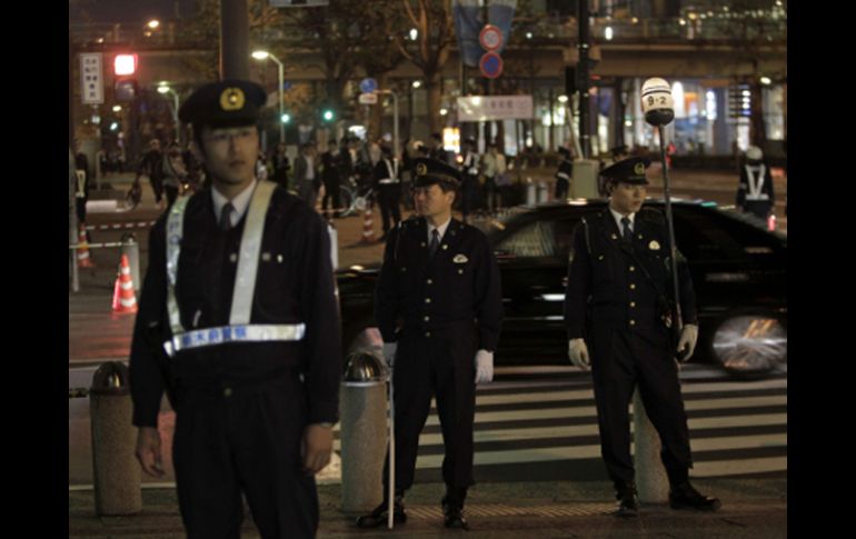 Japón desplegó un impresionante dispositivo policial, con 21 mil efectivos. AP  /