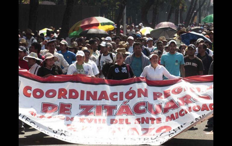 Maestros e integrantes sindicalizados electricistas marchan en la Ciudad de México rumbo a la Cámara de Diputados. EL UNIVERSAL  /