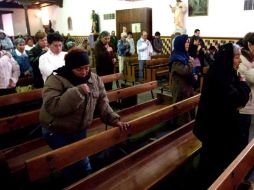 Un grupo de fieles mientras asisten a misa en la catedral de Ciudad Juárez, la urbe más violenta del país. NTX  /